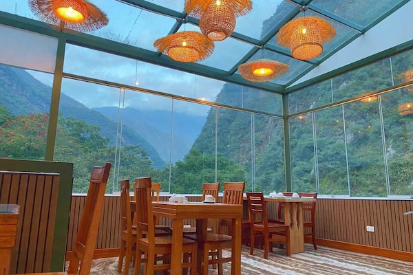 Café da manhã inglês grátis todos os dias