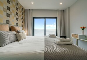 2 bedrooms, iron/ironing board, travel crib, free WiFi - Sea View Balcony by Homie (Santa Cruz)