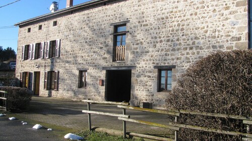 Renovated farmhouse with adjoining land