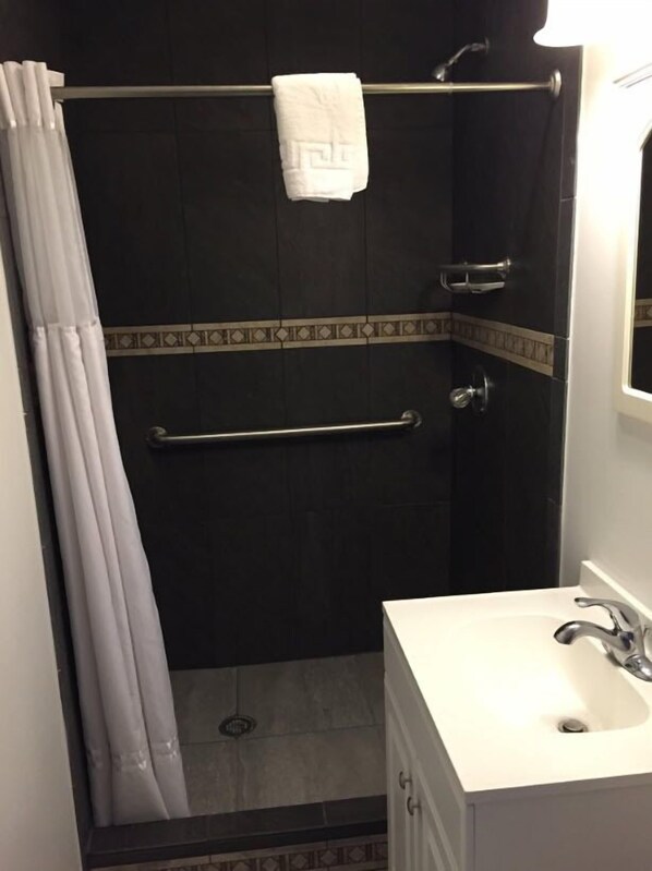 Standard Double Room | Bathroom
