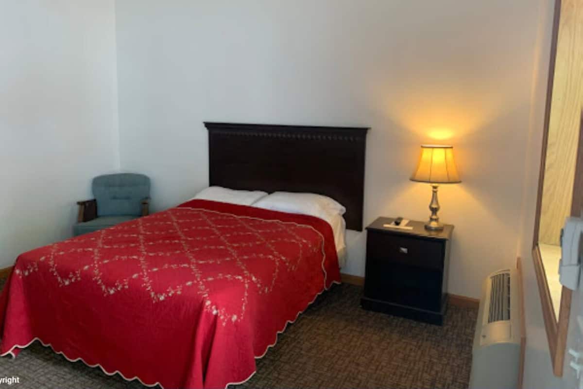 Free WiFi, bed sheets