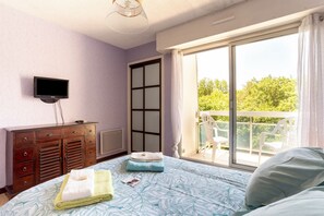 1 chambre, fer et planche Ă repasser, draps fournis