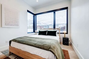 5 habitaciones, tabla de planchar con plancha, cuna de viaje y wifi 