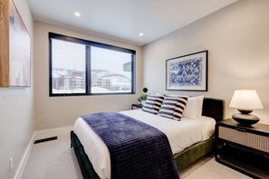 5 Schlafzimmer, Bügeleisen/Bügelbrett, Reisekinderbett, WLAN