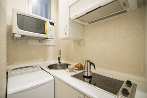 Fridge, microwave, coffee/tea maker, electric kettle