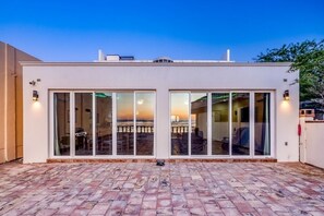 Terrace/patio - Huge Beachfront Property (Bahía la Choya)