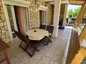 Outdoor dining - Pirovac - the most beautiful beaches in Dalmatia (Pirovac)