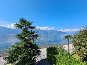 Ubicación a pie de playa y tumbonas