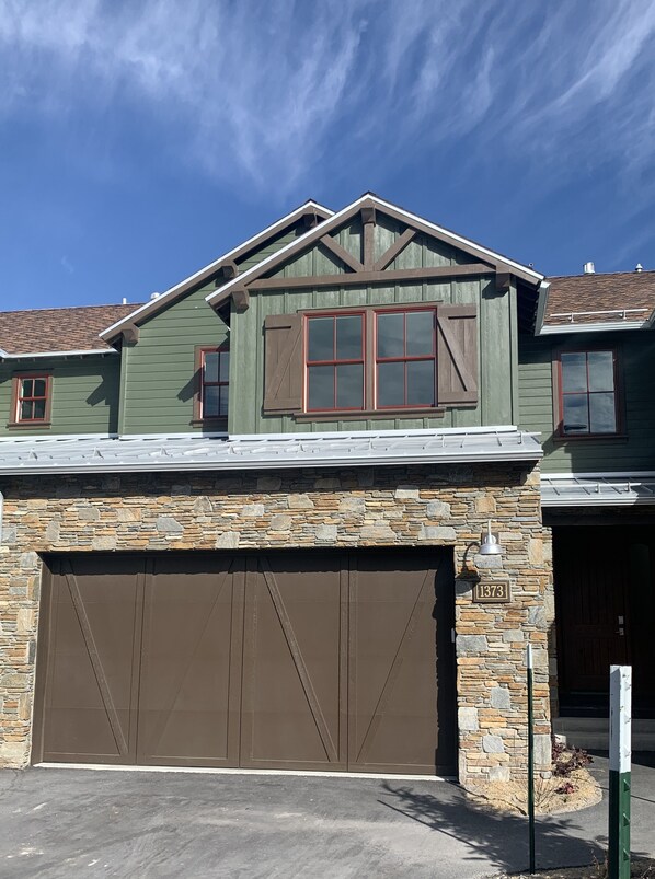 Exterior -  Modern Rustic with 2 Car Garage (Mammoth Lakes)