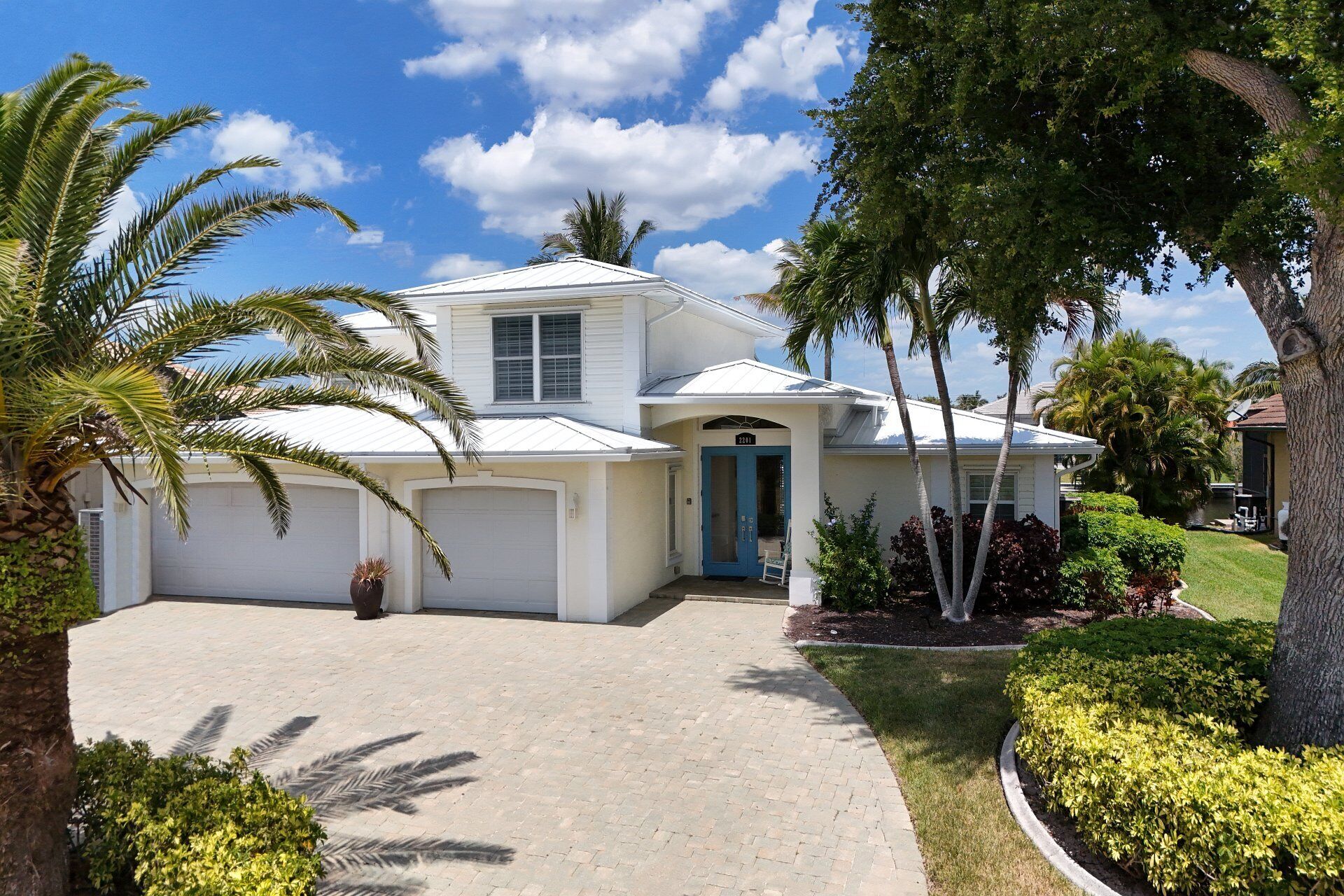 SW CAPE CORAL: 5 BR 4 BA CANAL HOME with BOAT DOCK  w/heated / lit pool, jacuzzi