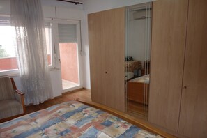 مكتب وسرير سفر وواي فاي مجانًا