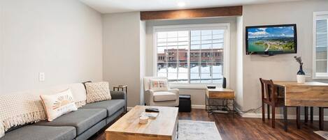 Smart-tv och eldstad