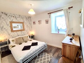 9 bedrooms, desk, iron/ironing board, free WiFi