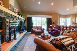 Smart TV, fireplace, DVD player, books