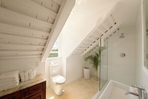 Shower, hair dryer, towels, soap - 3/BR 3/BA Character home in Governors Harbour! (Governor's Harbour)