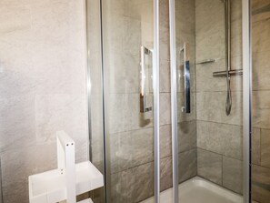 Cottage | Badkamer | Een douche