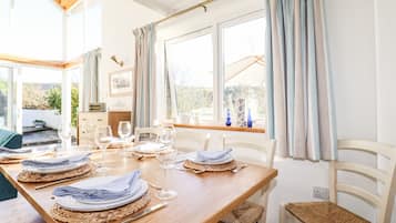 Cottage | Private kitchen | Fridge, dishwasher, electric kettle, toaster