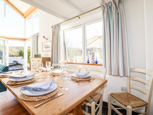 Cottage | Private kitchen | Fridge, dishwasher, electric kettle, toaster - Jonwyns (Tintagel)