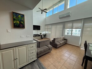 Smart-TV, DVD-Player, Videothek, Stereoanlage