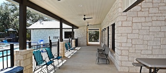 Casa Grande, Private Pool, Wi-Fi, @ Frio River Vacation Rentals