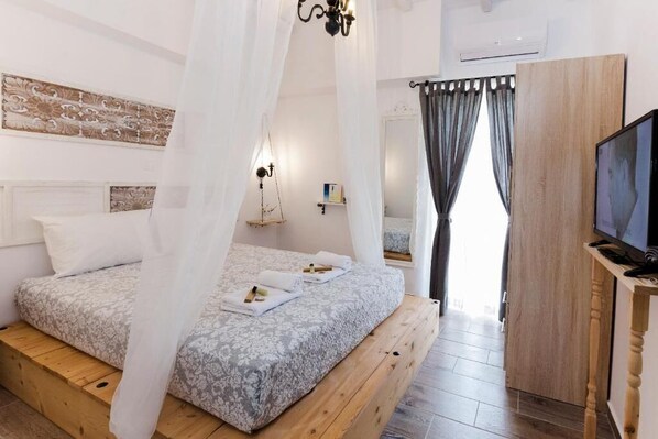 1 habitación, tabla de planchar con plancha, wifi gratis y ropa de cama