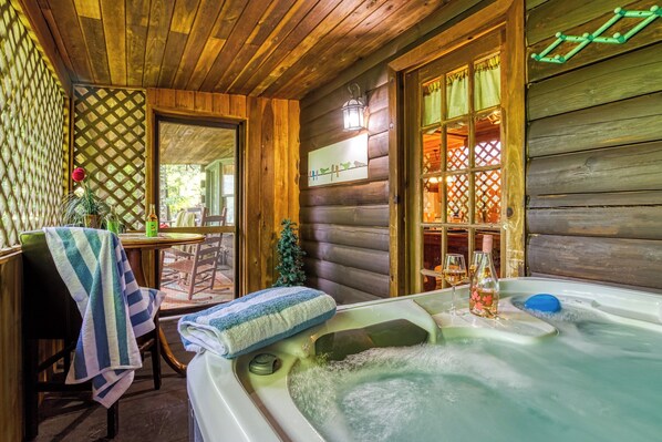 Interior - Romantic Secluded Cabin with Mountain View - pet friendly (Sevierville)
