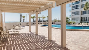 Condo, varias camas (Beachside Two 4260 ) | Alberca | Alberca al aire libre y alberca climatizada