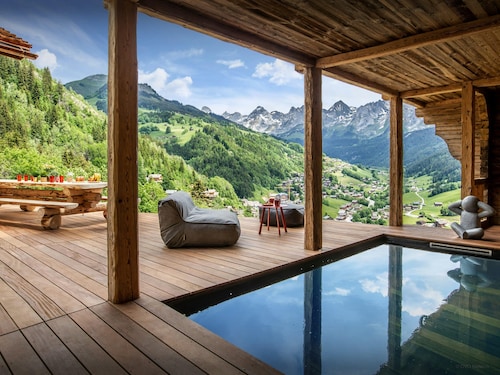 Chalet Happyview - séjour de luxe pour 15, piscine et sauna - OVO Network