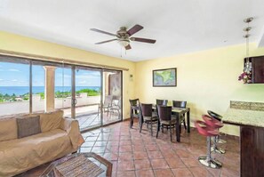 Smart TV - COCO SUNSET HILLS  OCEAN VIEW CONDO, DIRECT RENTALS. COCO, COSTA RICA. (playas del Coco)