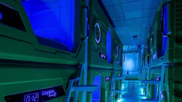 Ylelliset vuodevaatteet, kannettavalle tietokoneelle sopiva työtila