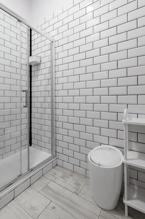 Regadera, regadera tipo lluvia, amenidades de baño gratuitas 