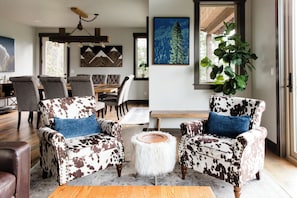 Interior - 5 BR 4 BA home w/hot tub, game room, large deck & spectacular mountain views! (Ronald)
