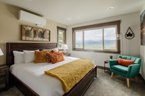 5 bedrooms, desk, iron/ironing board, travel cot - 5 BR 4 BA home w/hot tub, game room, large deck & spectacular mountain views! (Ronald)