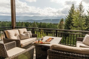 Property grounds - 5 BR 4 BA home w/hot tub, game room, large deck & spectacular mountain views! (Ronald)