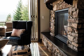 Interior - 5 BR 4 BA home w/hot tub, game room, large deck & spectacular mountain views! (Ronald)