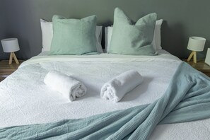 2 bedrooms, iron/ironing board, free WiFi, bed sheets