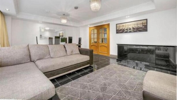 House, Multiple Beds | Living room - Pochester Place l 5-bed House in London (London)