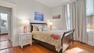 2 slaapkamers, een bureau, een strijkplank/strijkijzer, gratis wifi