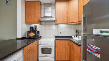 Estúdio standard | Cozinha privada | Micro-ondas, chaleira elétrica, talheres/pratos/utensílios de cozinha