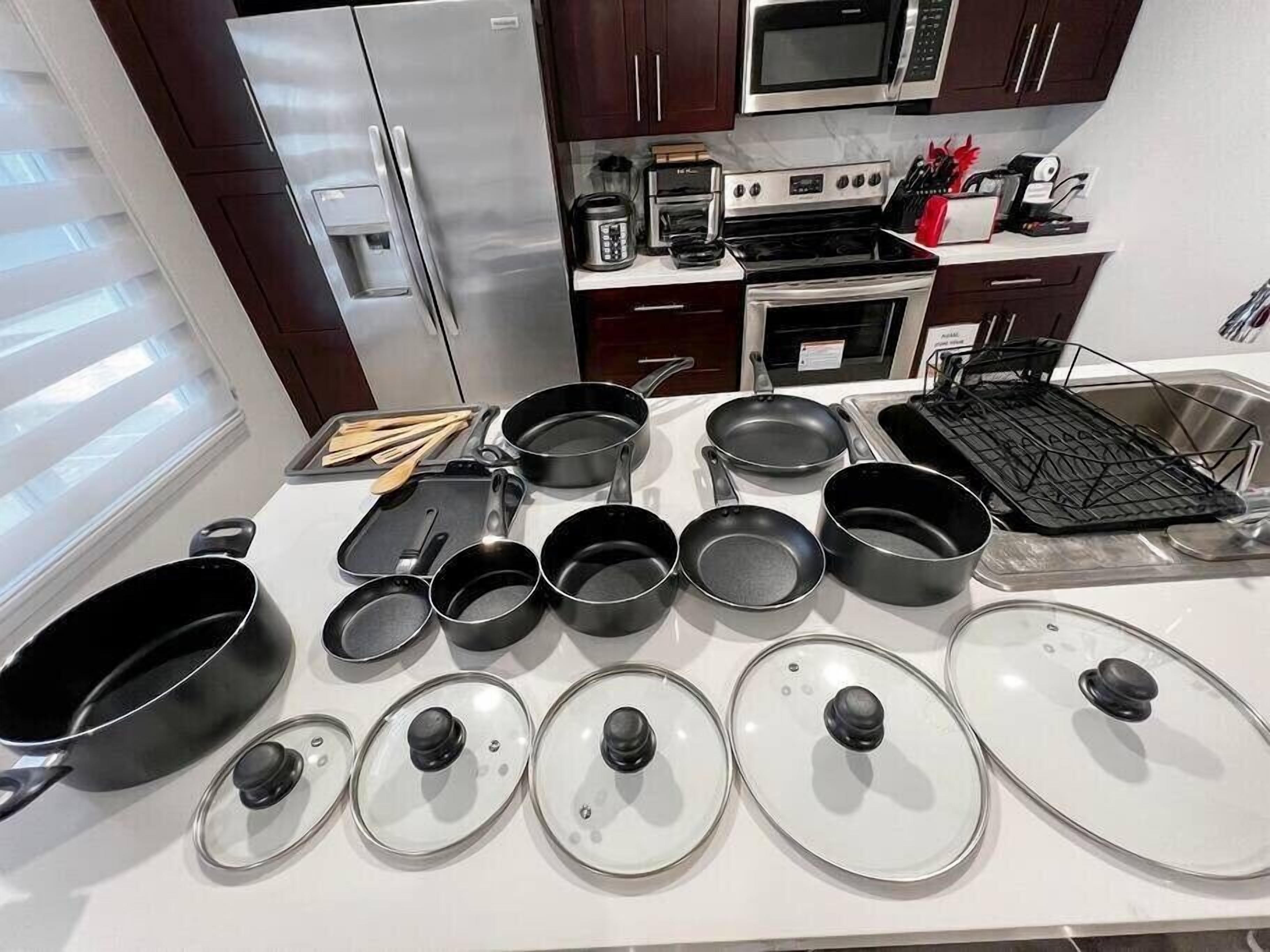 冰箱、微波炉、烤箱、炉灶