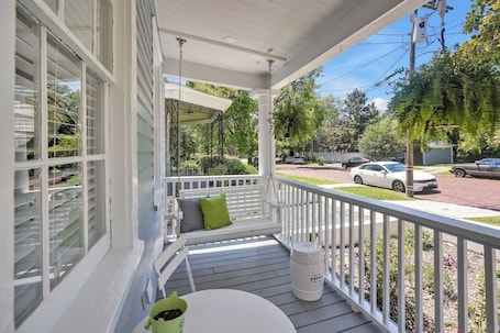 Terrace/patio. Urban Oasis