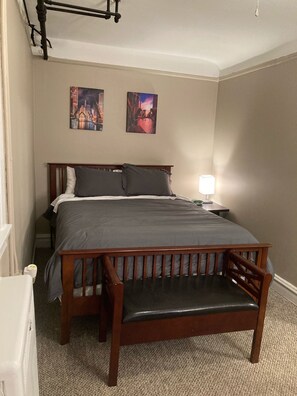 1 bedroom, in-room safe, desk, iron/ironing board - Charming 1 Bedroom entire Apartment - 1 Mile from Wrigley (Chicago)