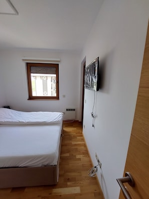 1 Schlafzimmer, Schreibtisch, WLAN