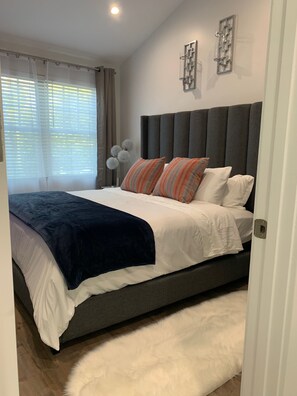 1 bedroom, desk, free WiFi, bed sheets - Glamorous High end bungalow completely remodeled 1 block to the beach with W/D. (Marina del Rey)