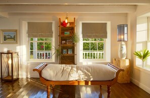 2 bedrooms, in-room safe, desk, iron/ironing board