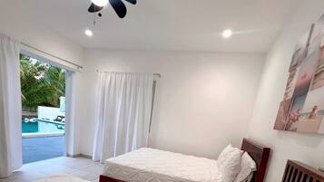 5 bedrooms, free WiFi, bed sheets