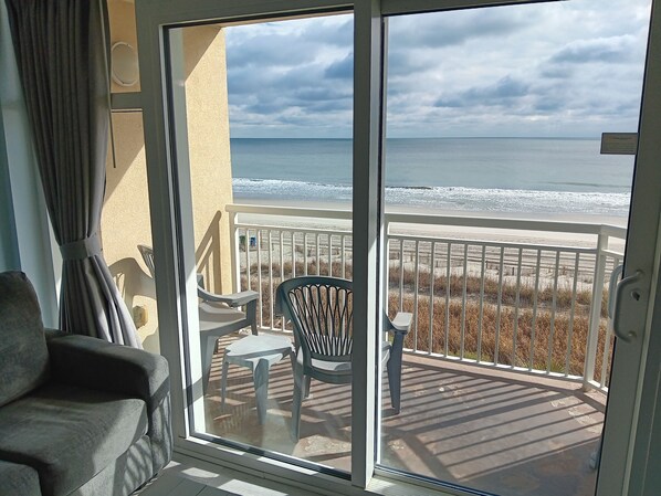 Interior - Stunning Oceanfront Condo. , Great resort. kitchen, W/D, 65" Roku tv, fast WIFI. (Myrtle Beach)