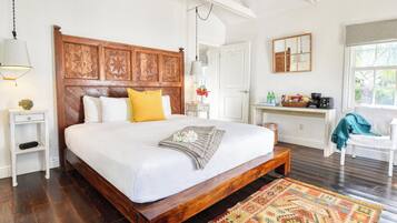 1 多间卧室、客房内保险箱、办公桌、熨斗/熨衣板