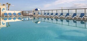 Piscina all'aperto, una piscina riscaldata