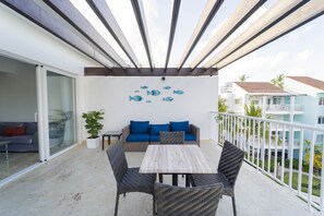 Outdoor dining - NEW Luxury Beach Penthouse ~ King Bed ~ Ocean View (Punta Cana)